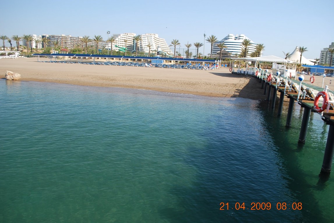 imagini hotel TITANIC LARA